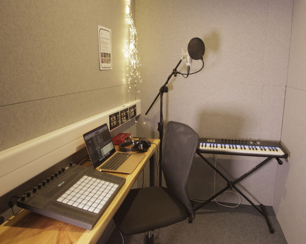 Crescendo Recording booth